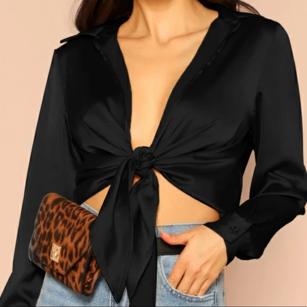 CROP TOP | PLUNGING NECKLINE W COLLAR